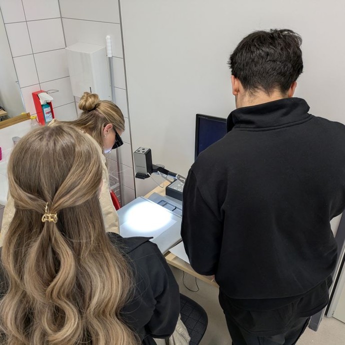 None (vergrößerte Bildansicht wird geöffnet)