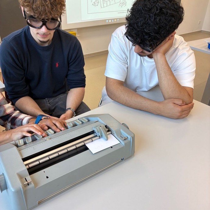 None (vergrößerte Bildansicht wird geöffnet)