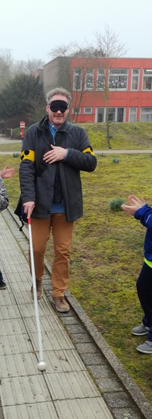 Herr Kühlkamp sucht seinen Weg zur neuen Schule