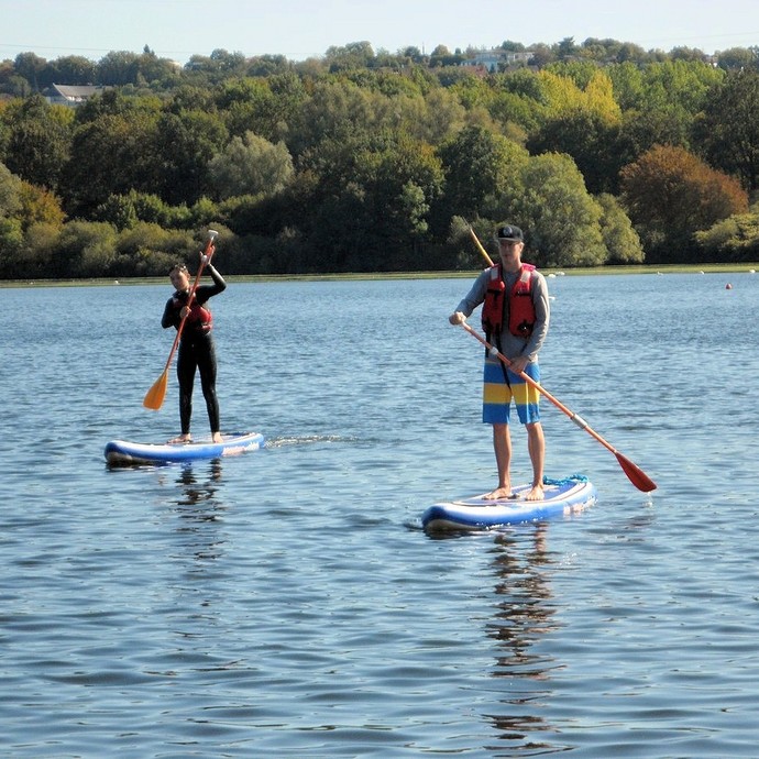 Stand-up-Paddling (vergrößerte Bildansicht wird geöffnet)