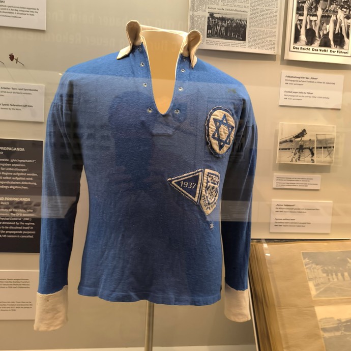 Trikot (vergrößerte Bildansicht wird geöffnet)