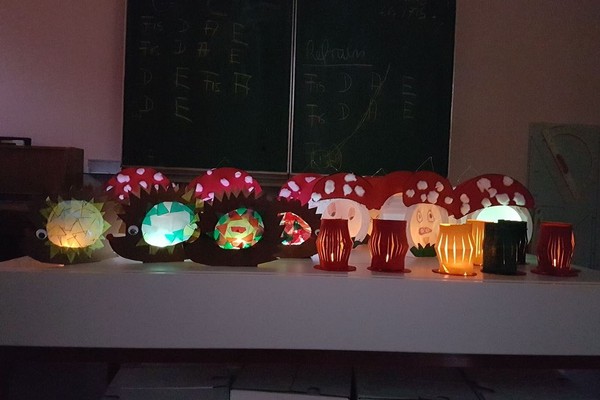 Gebastelte Laternen fürs Lichterfest
