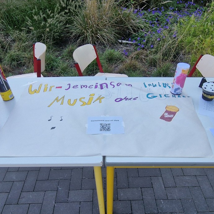 Bastelangebot Musikinstrumente (vergrößerte Bildansicht wird geöffnet)