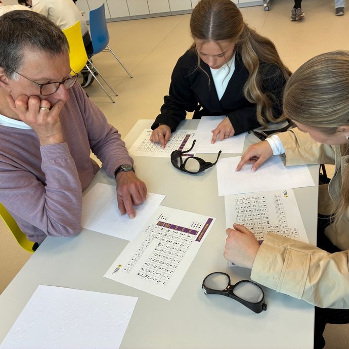 None (vergrößerte Bildansicht wird geöffnet)