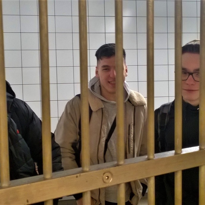 None (vergrößerte Bildansicht wird geöffnet)