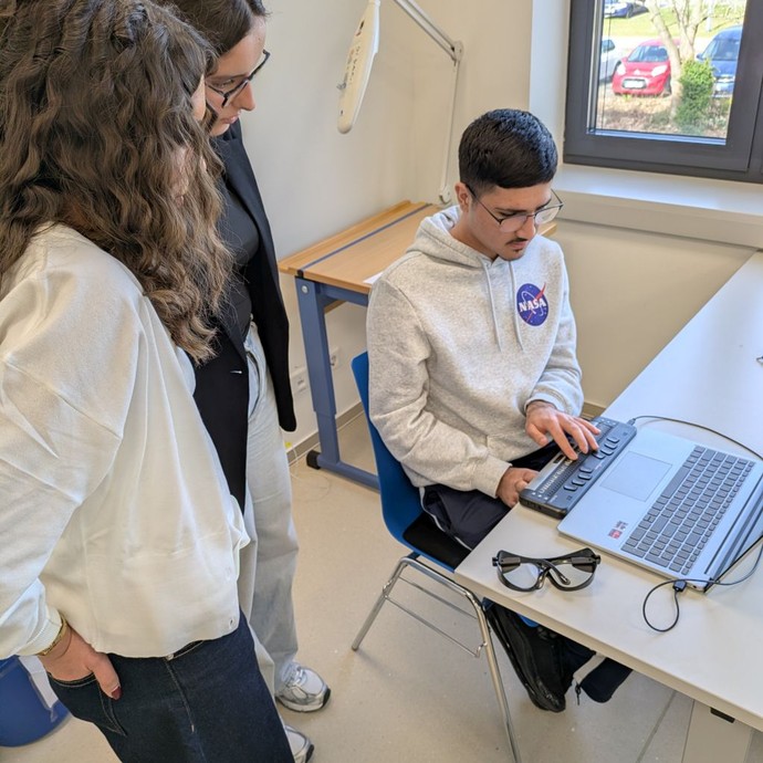 None (vergrößerte Bildansicht wird geöffnet)